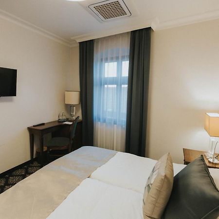 HG Hotel Toszek Buitenkant foto