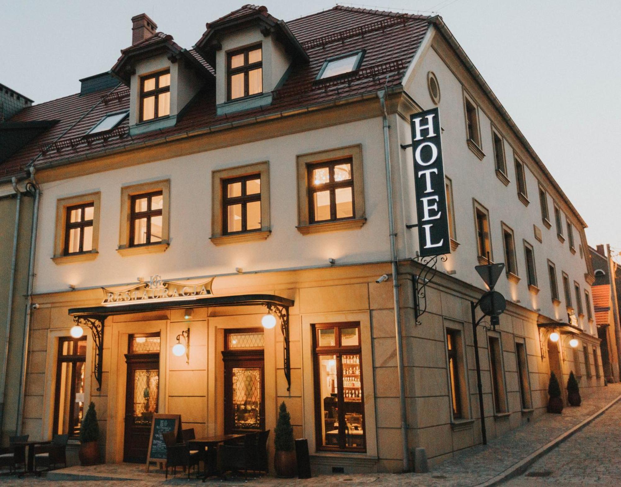 HG Hotel Toszek Buitenkant foto