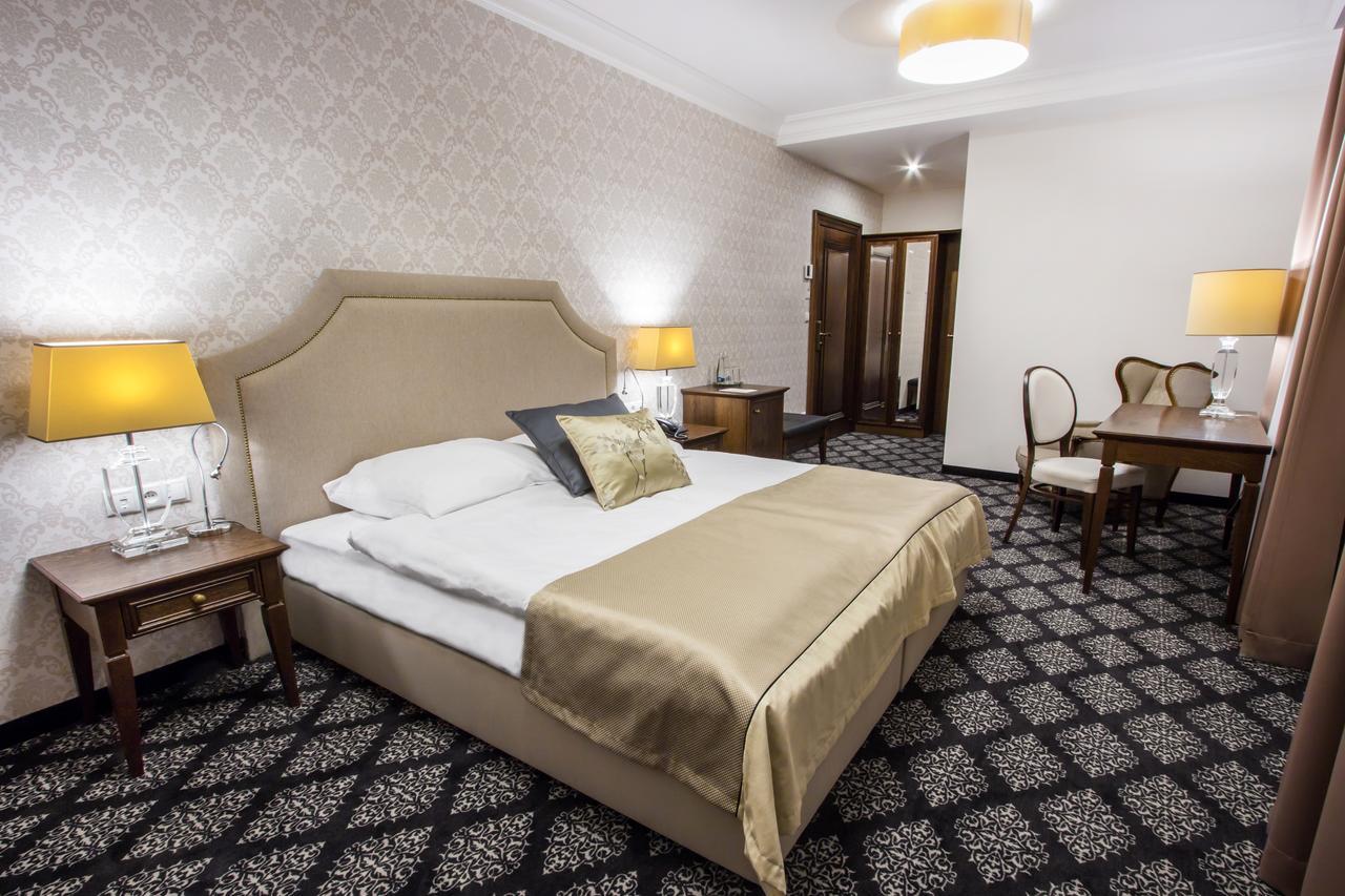 HG Hotel Toszek Buitenkant foto