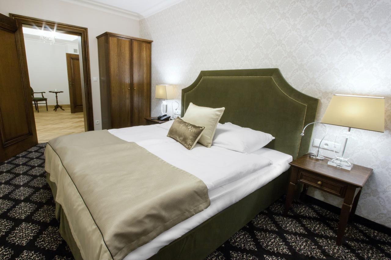 HG Hotel Toszek Buitenkant foto