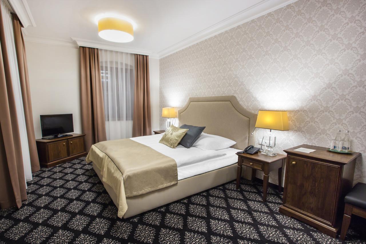 HG Hotel Toszek Buitenkant foto