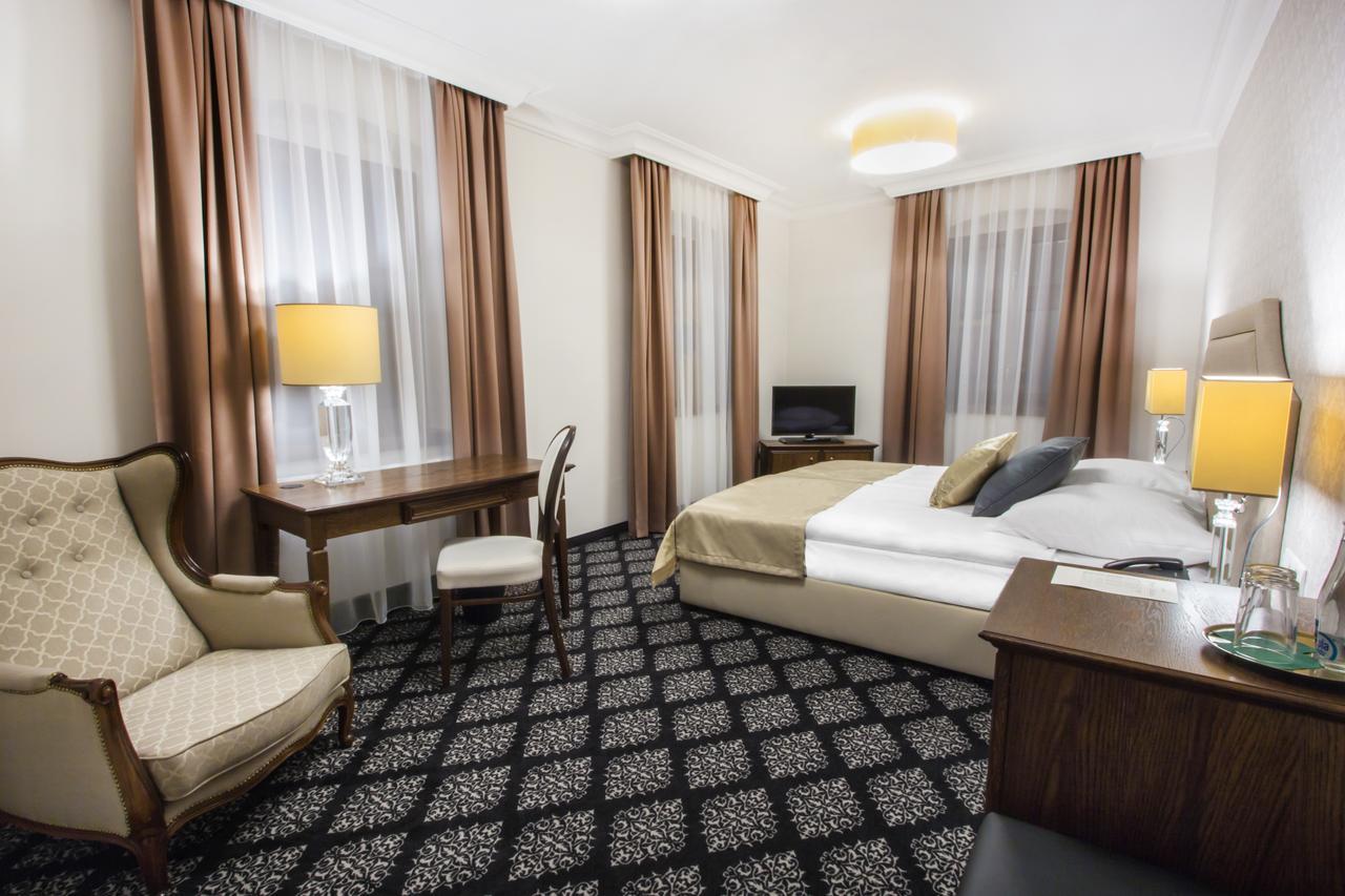 HG Hotel Toszek Buitenkant foto