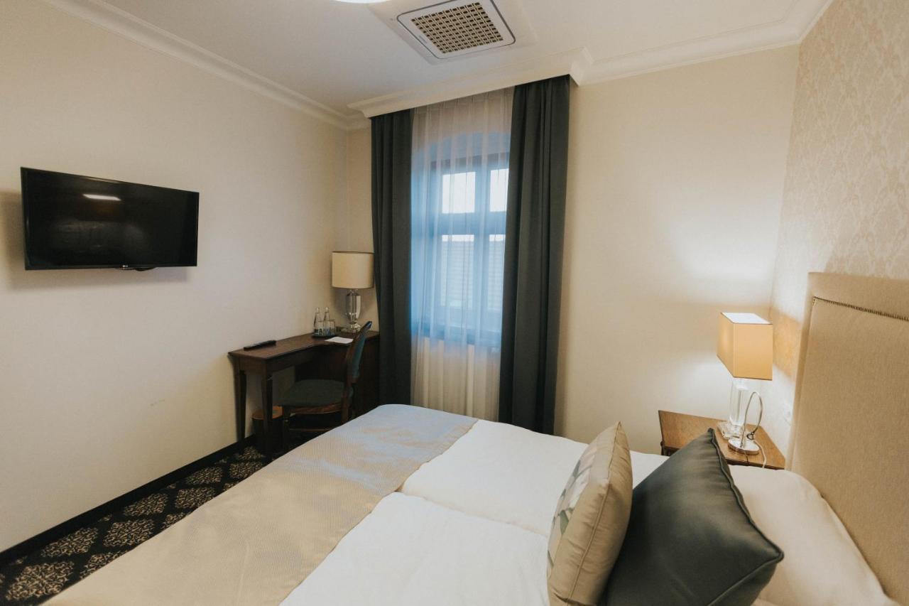 HG Hotel Toszek Buitenkant foto