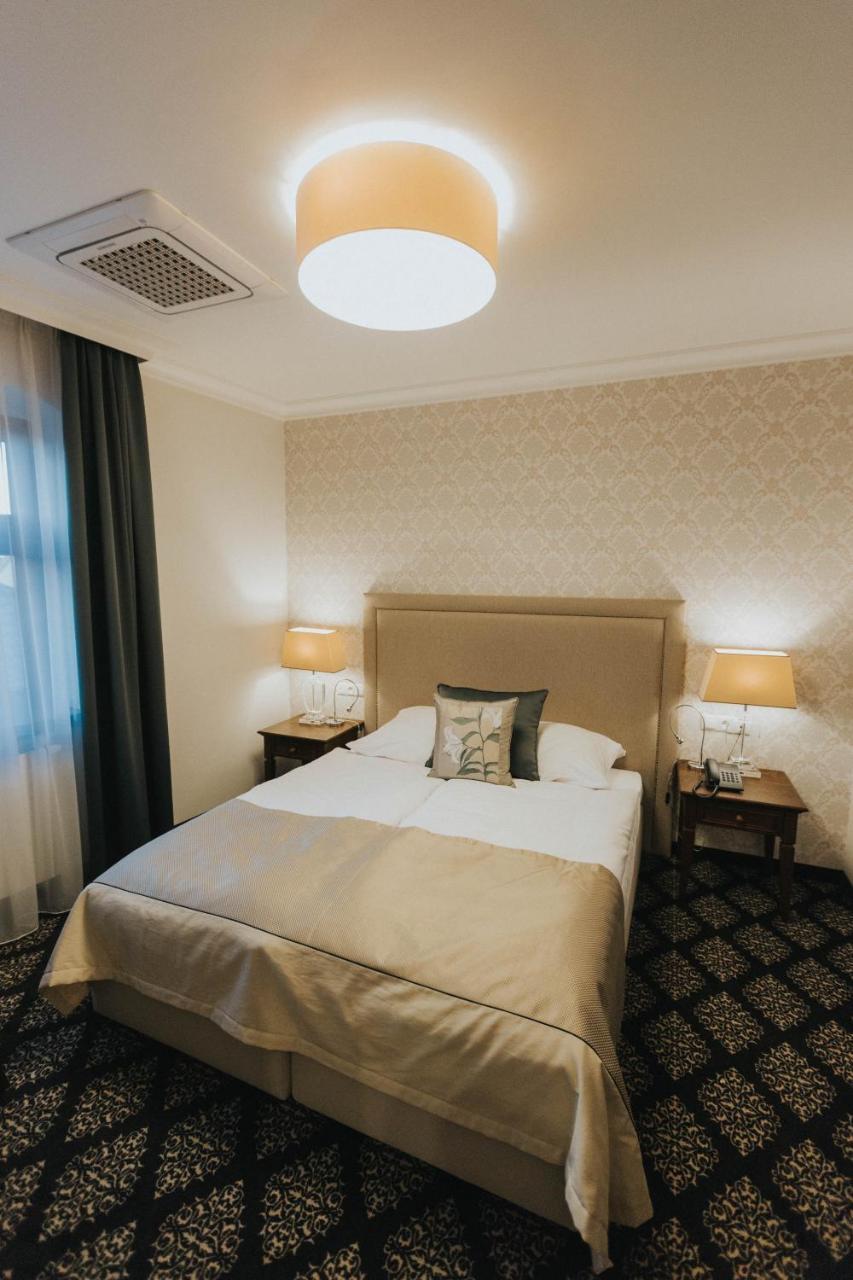 HG Hotel Toszek Buitenkant foto